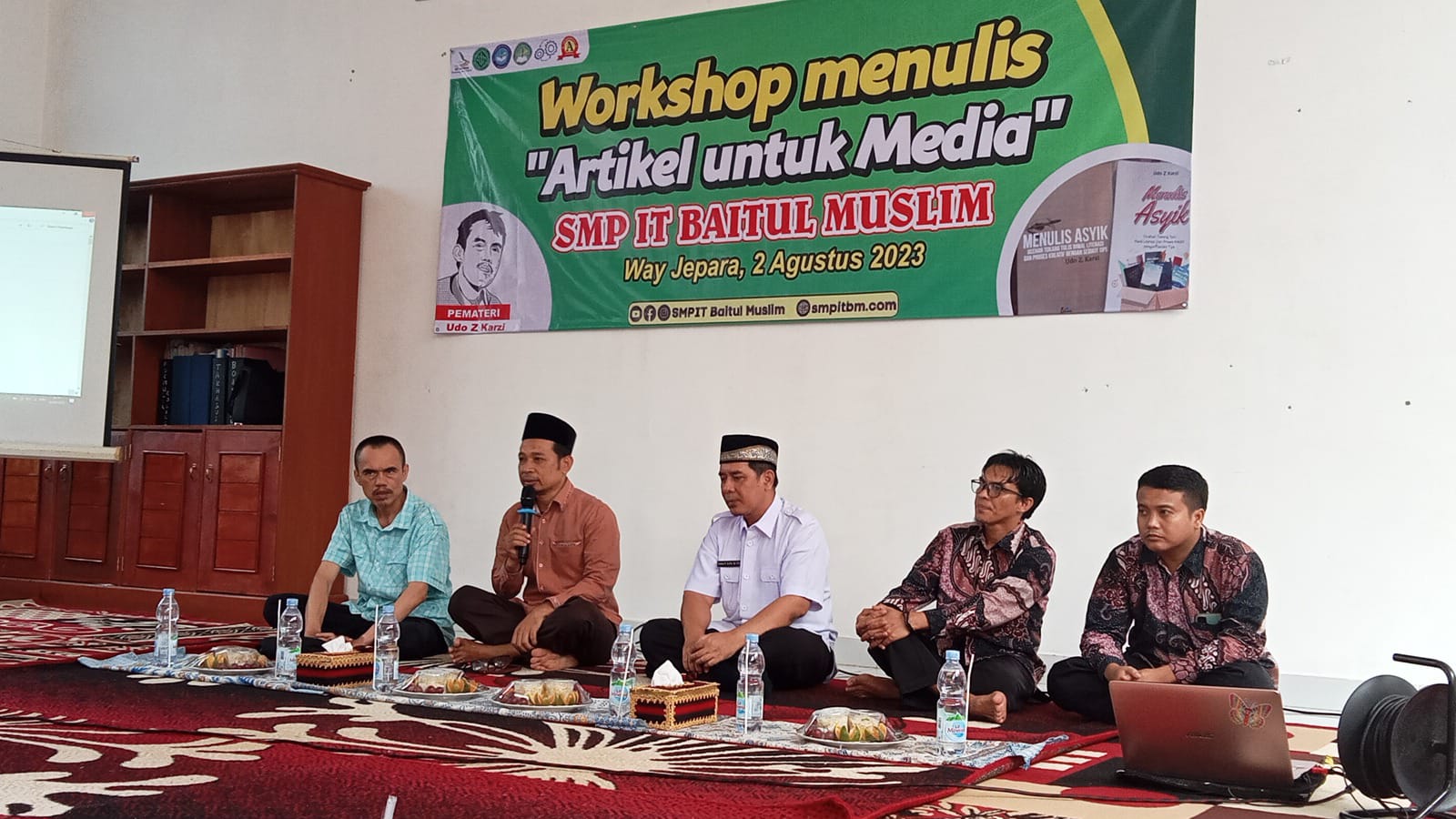 Workshop Menulis Artikel SMPIT Baitul Muslim, Way Jepara, Lampung Timur, Rabu, 2/8/2023.