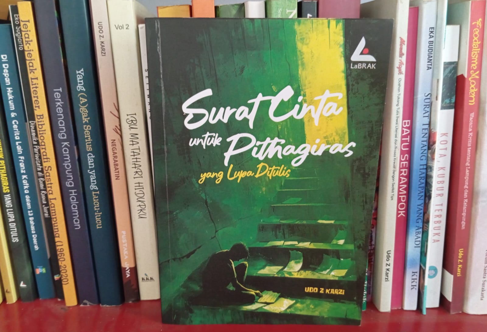Surat Cinta untuk Pithagiras yang Lupa Ditulis:  Novel ‘Sok’ Idealis Berbungkus Romantisme