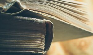 Buku tua tumpukan perpustakaan. | Svecaleksandr249/Pixabay