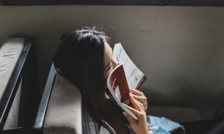 Gadis membaca sastra. | Bac Kiem/Pixabay